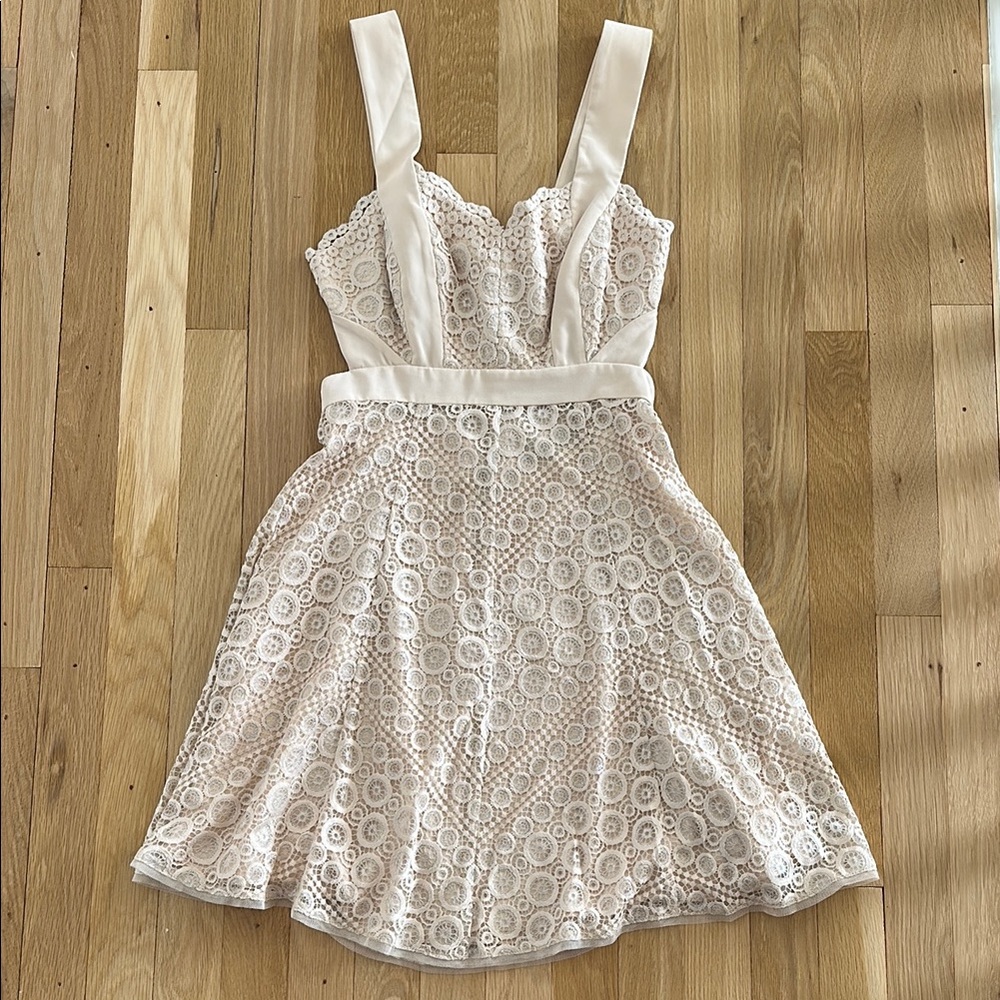 Elegant Cream Lace Dress BCBGMAXAZRIA